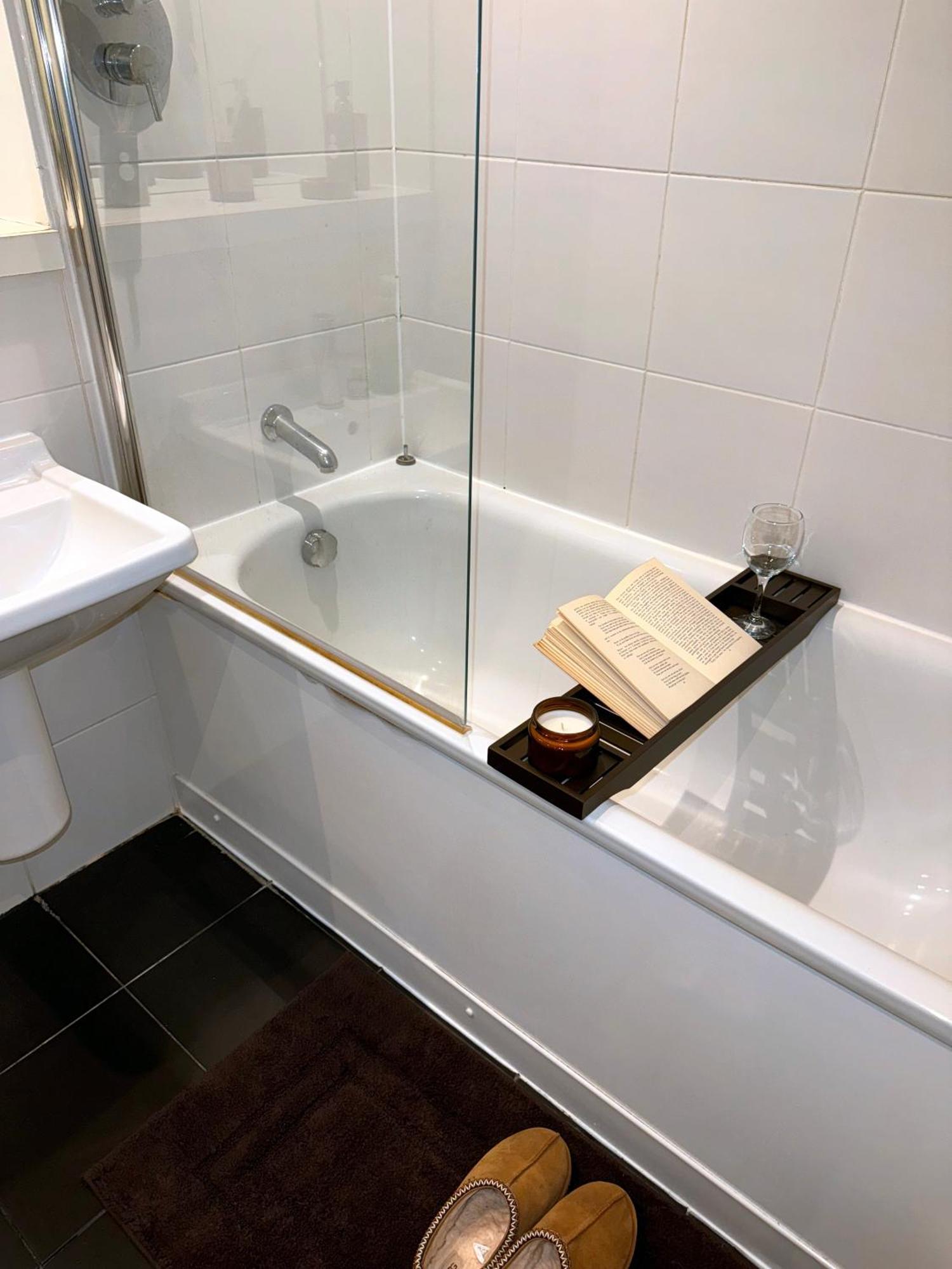Bright Escape In Canary Wharf * London