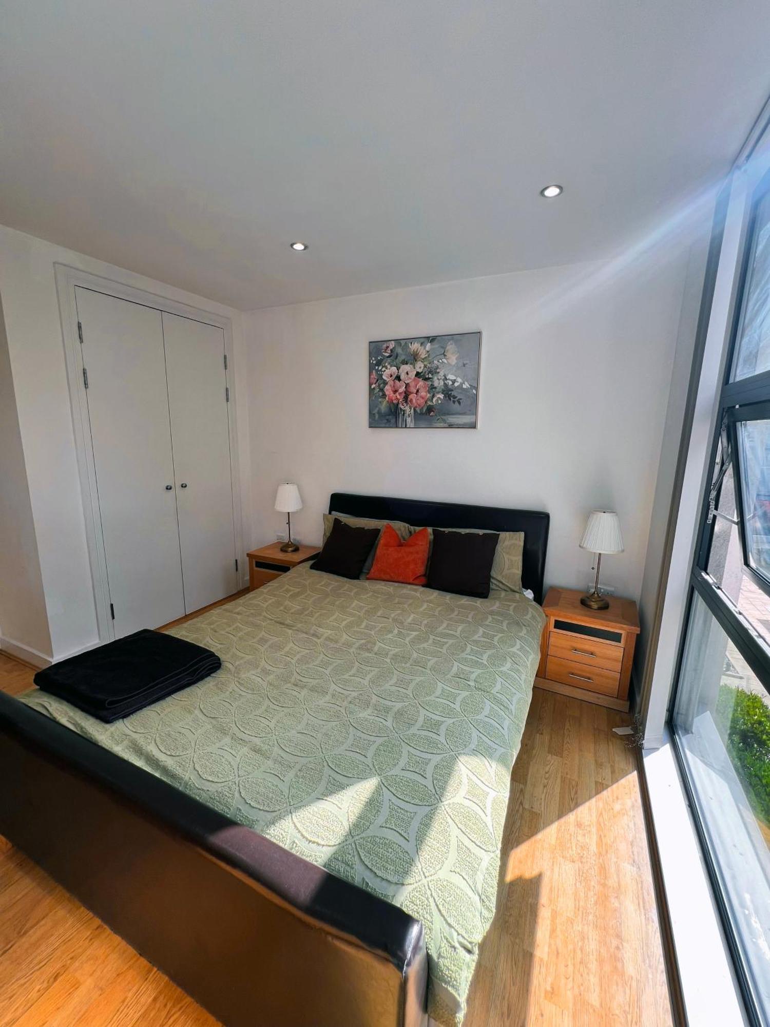 Bright Escape In Canary Wharf *