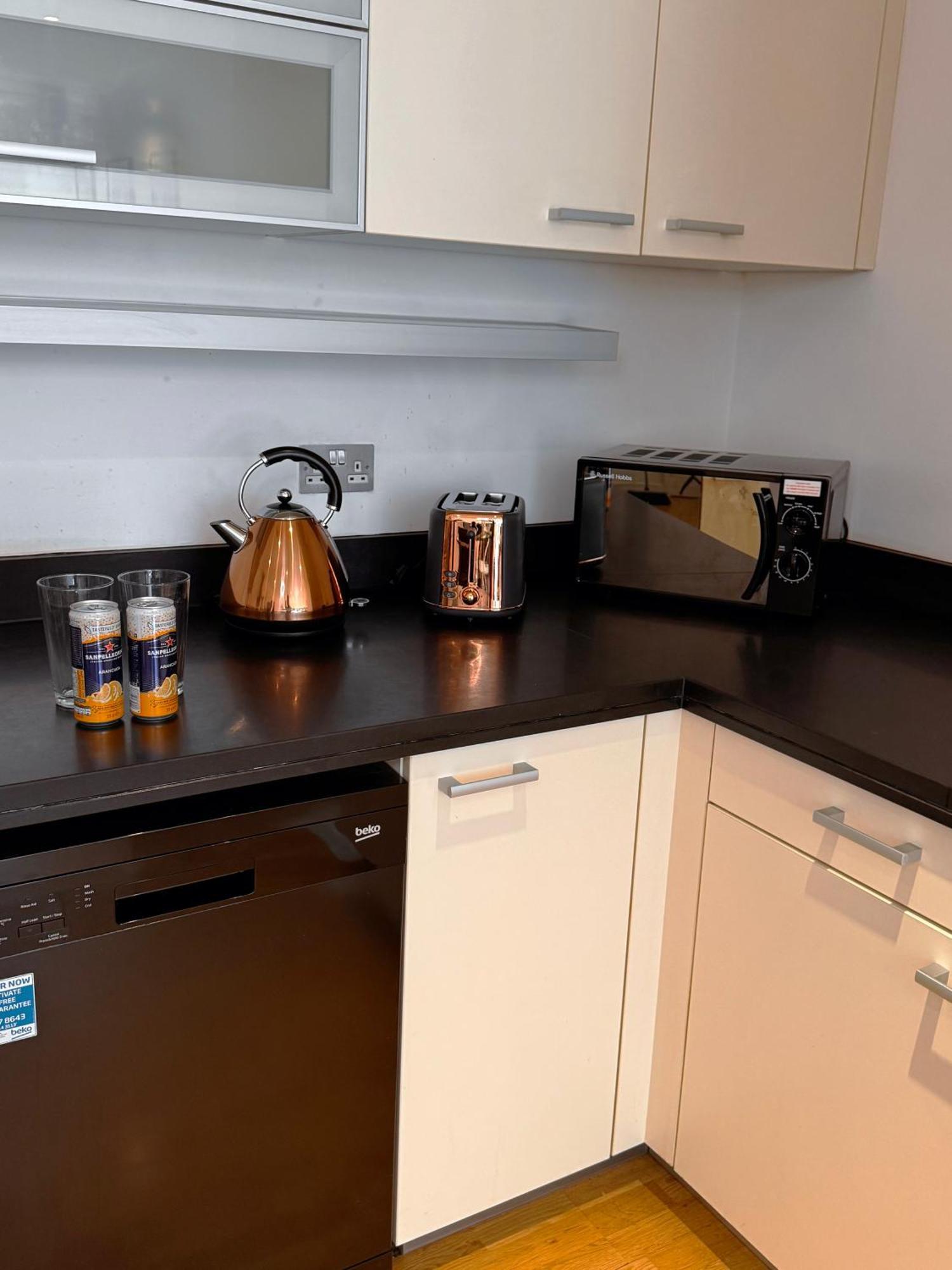 Bright Escape In Canary Wharf * London